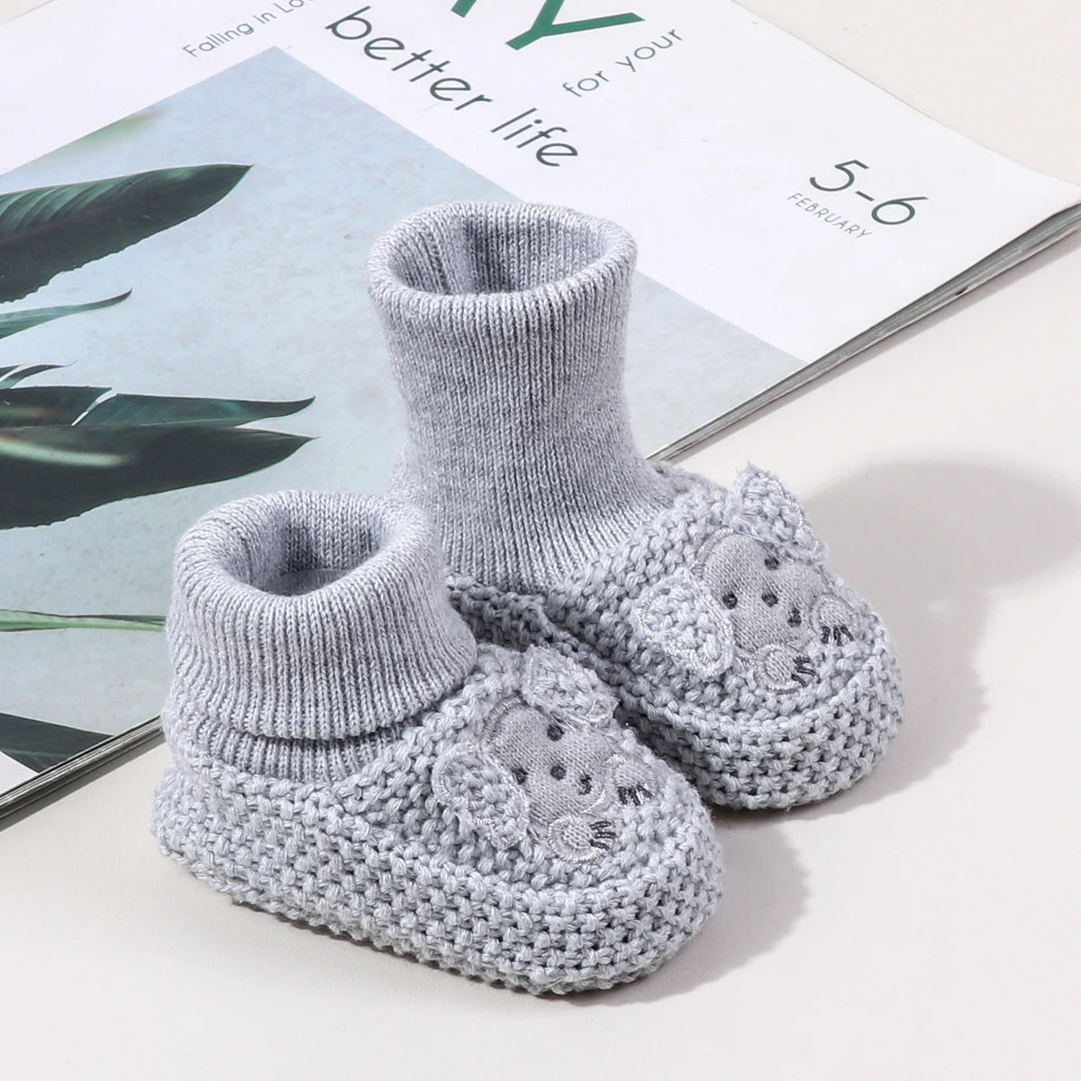 Autumn and Winter 0-6 Months Handmade Knitted Baby Wool Shoes Perfect for Newborns and Full-Month Babies Won't Come Off