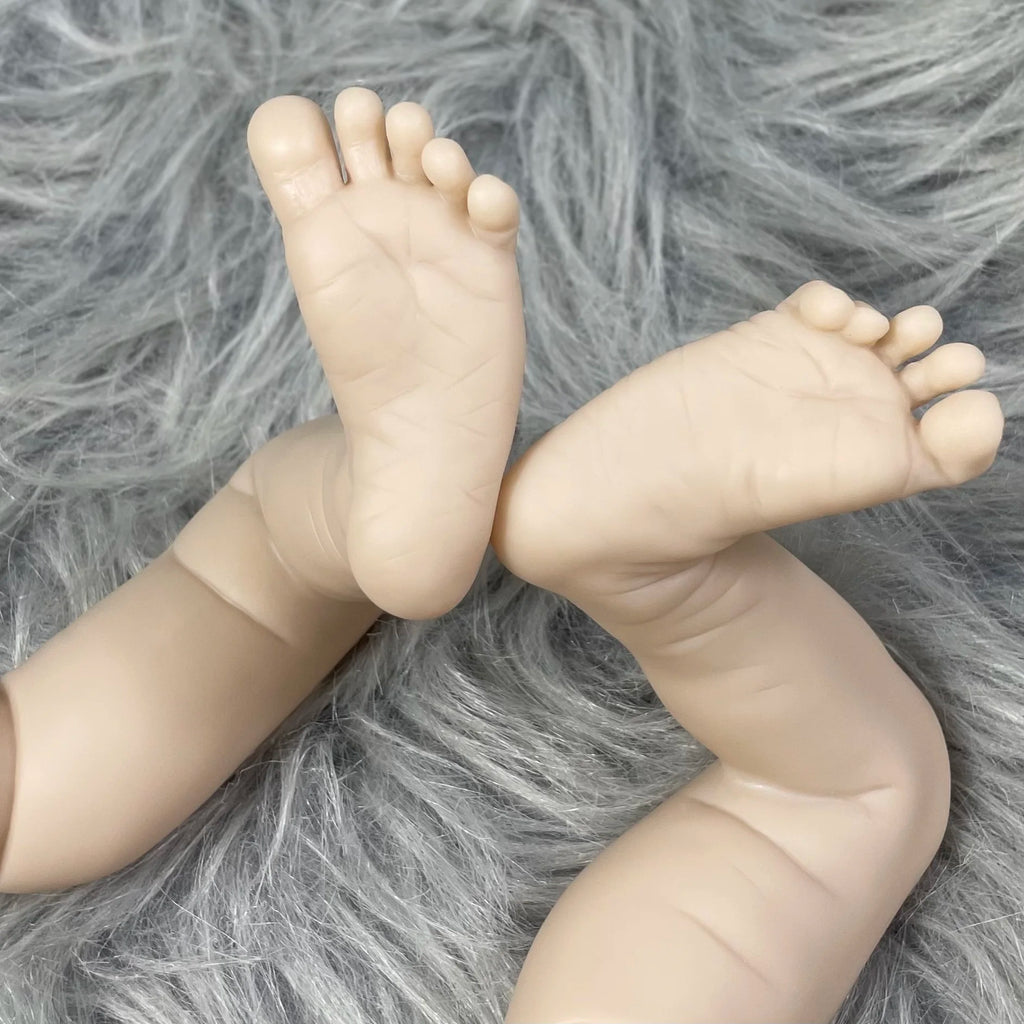 18 Inch Quinlyn Reborn Vinyl Doll Kit Unpainted With Cloth Body And Engraved Name
