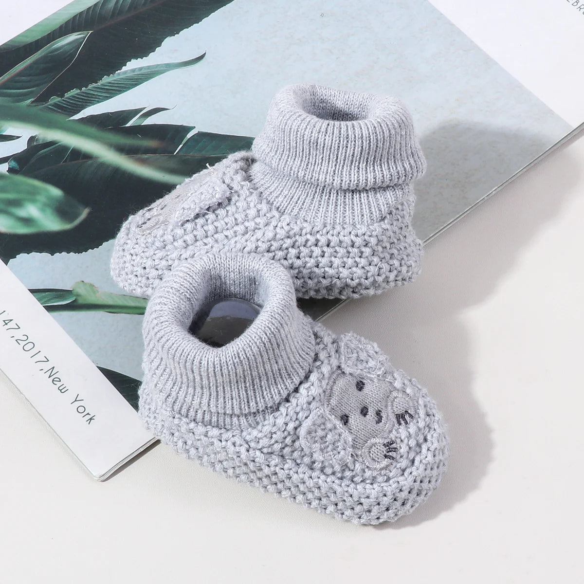Autumn and Winter 0-6 Months Handmade Knitted Baby Wool Shoes Perfect for Newborns and Full-Month Babies Won't Come Off