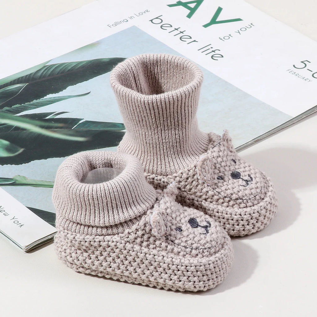 Autumn and Winter 0-6 Months Handmade Knitted Baby Wool Shoes Perfect for Newborns and Full-Month Babies Won't Come Off