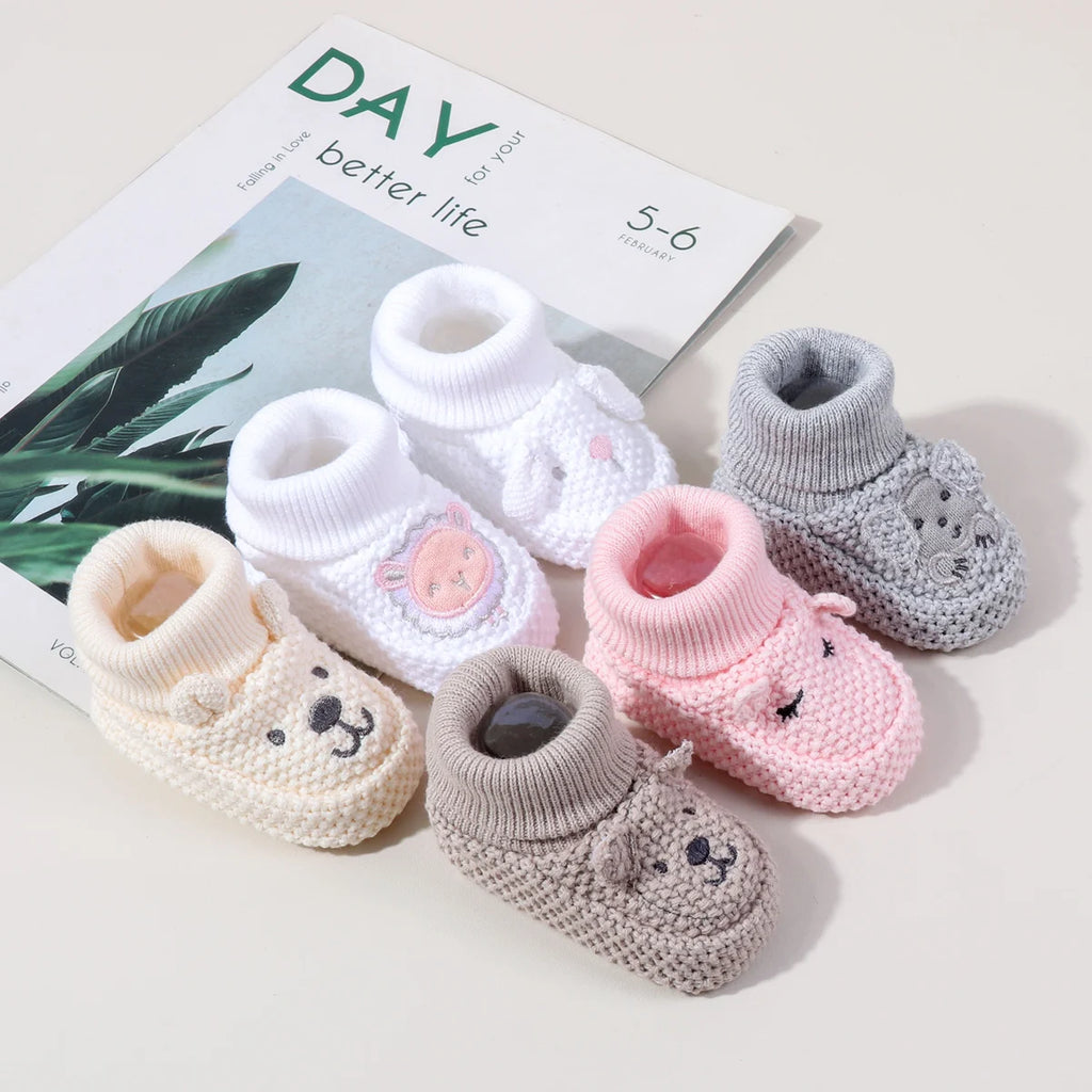 Autumn and Winter 0-6 Months Handmade Knitted Baby Wool Shoes Perfect for Newborns and Full-Month Babies Won't Come Off