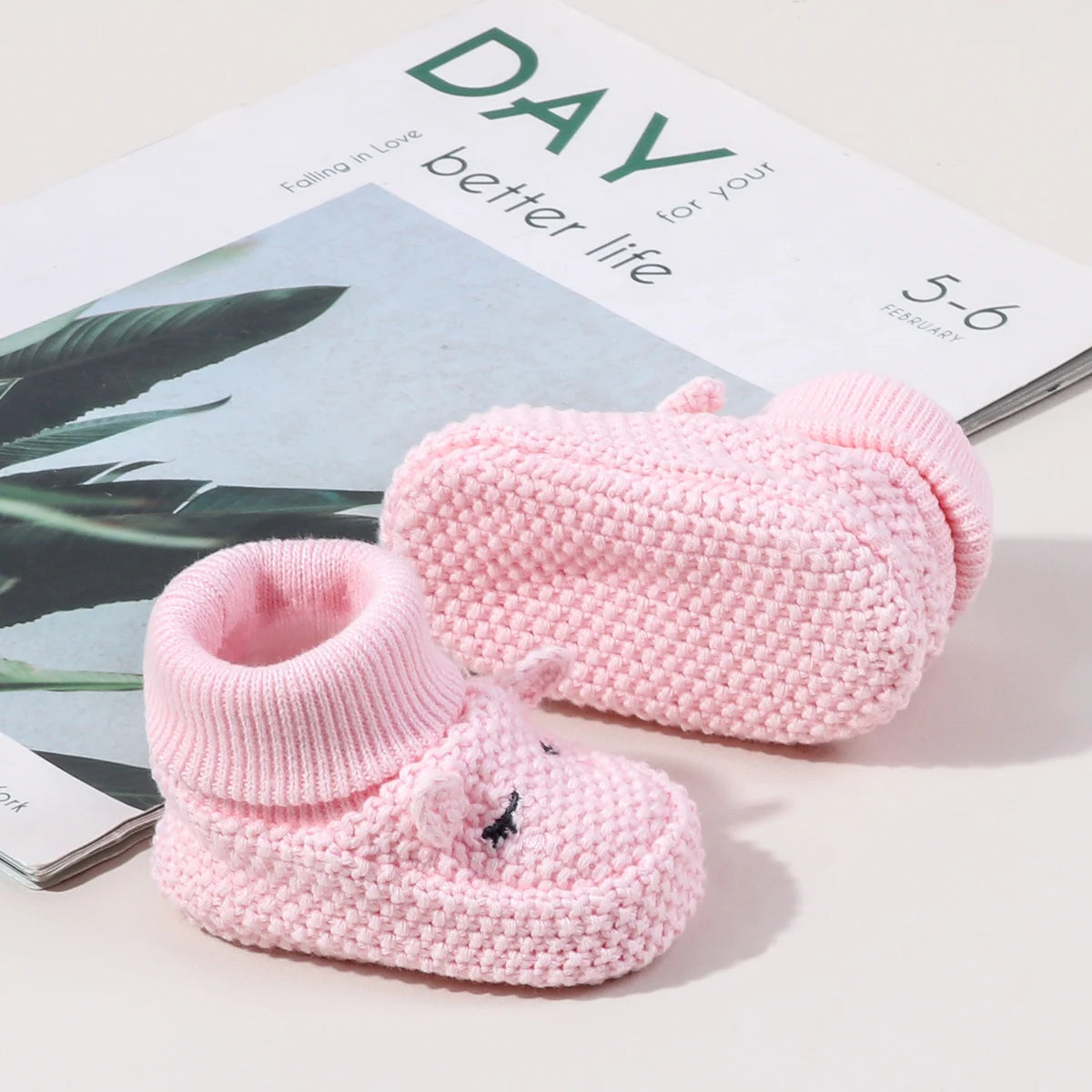 Autumn and Winter 0-6 Months Handmade Knitted Baby Wool Shoes Perfect for Newborns and Full-Month Babies Won't Come Off