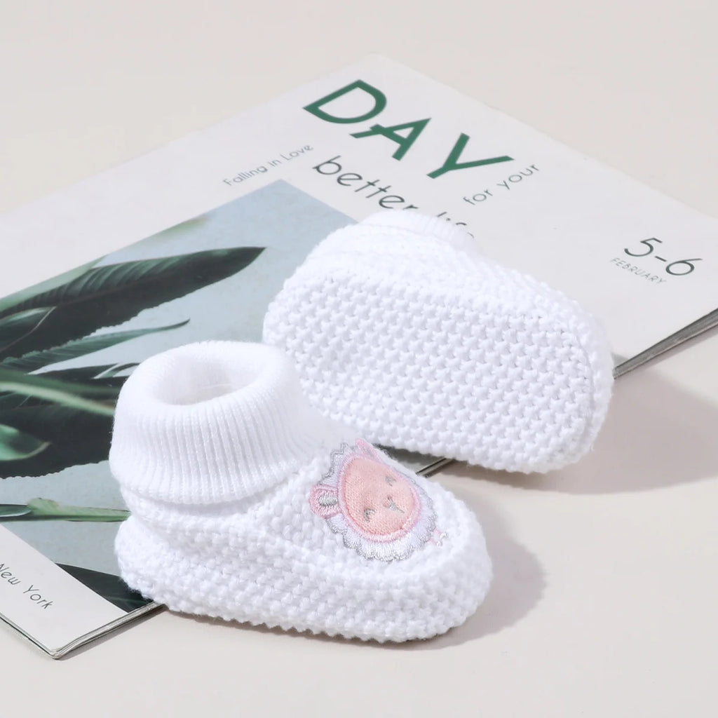 Autumn and Winter 0-6 Months Handmade Knitted Baby Wool Shoes Perfect for Newborns and Full-Month Babies Won't Come Off