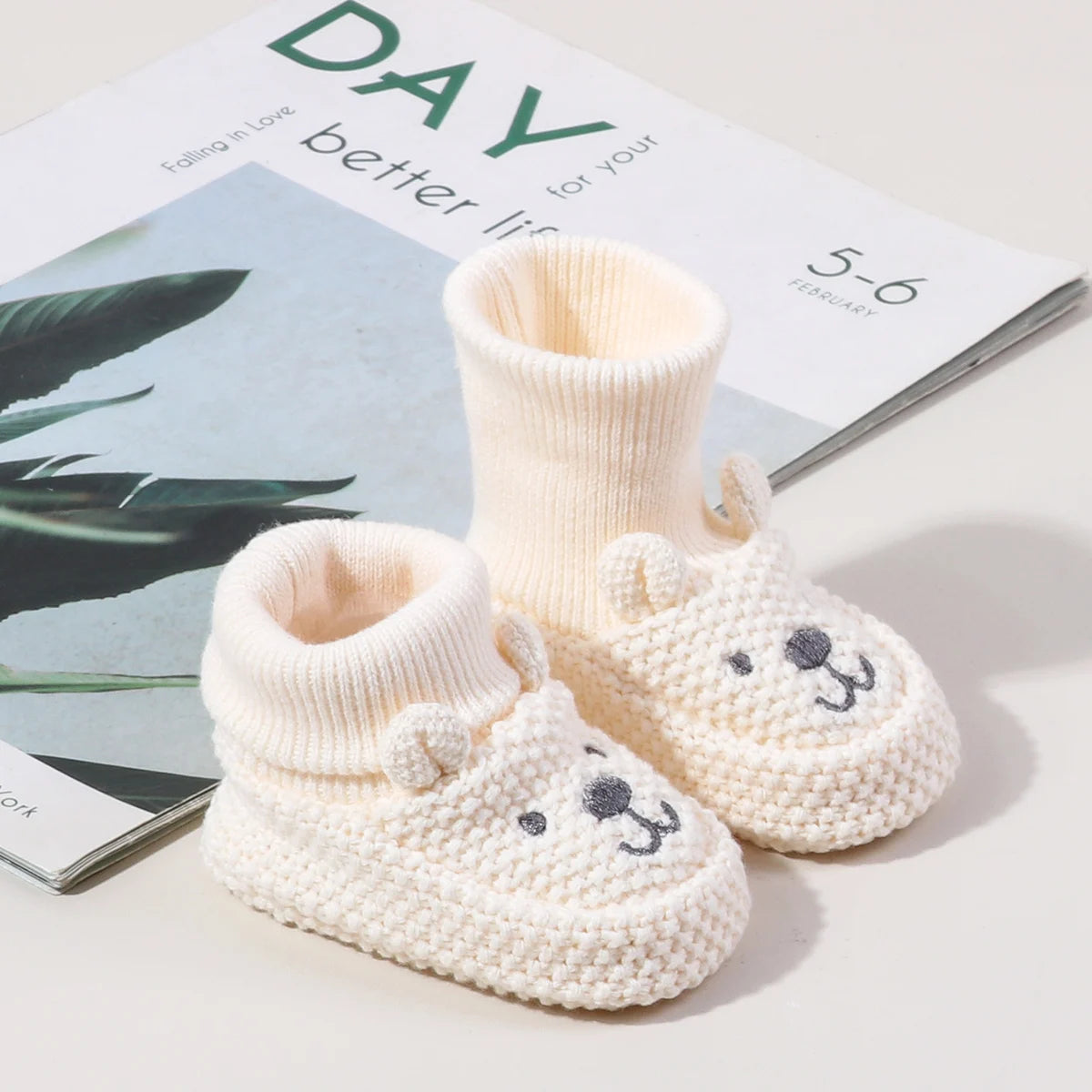 Autumn and Winter 0-6 Months Handmade Knitted Baby Wool Shoes Perfect for Newborns and Full-Month Babies Won't Come Off
