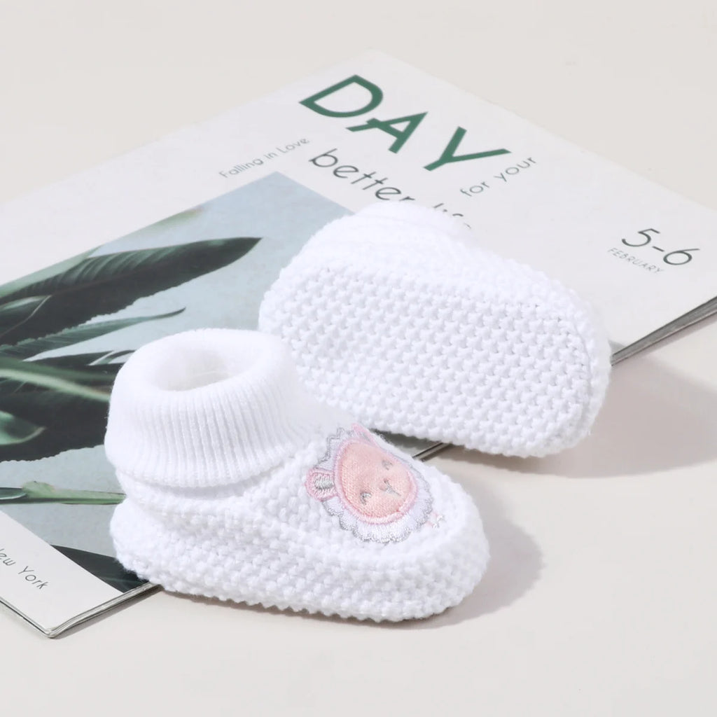 Autumn and Winter 0-6 Months Handmade Knitted Baby Wool Shoes Perfect for Newborns and Full-Month Babies Won't Come Off