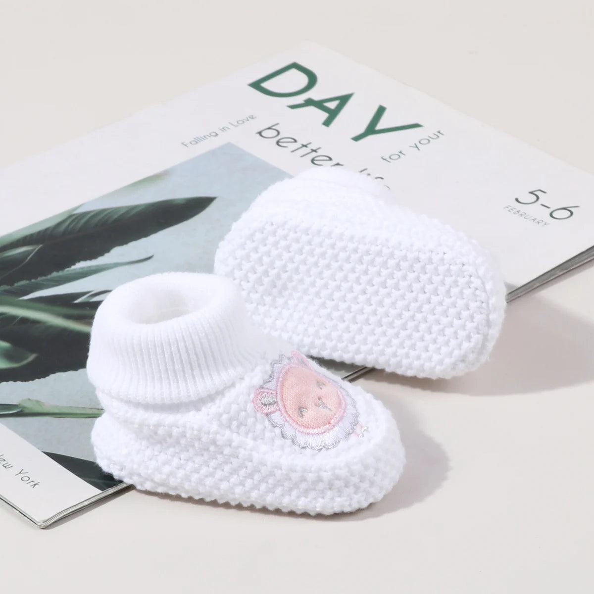 Autumn and Winter 0-6 Months Handmade Knitted Baby Wool Shoes Perfect for Newborns and Full-Month Babies Won't Come Off