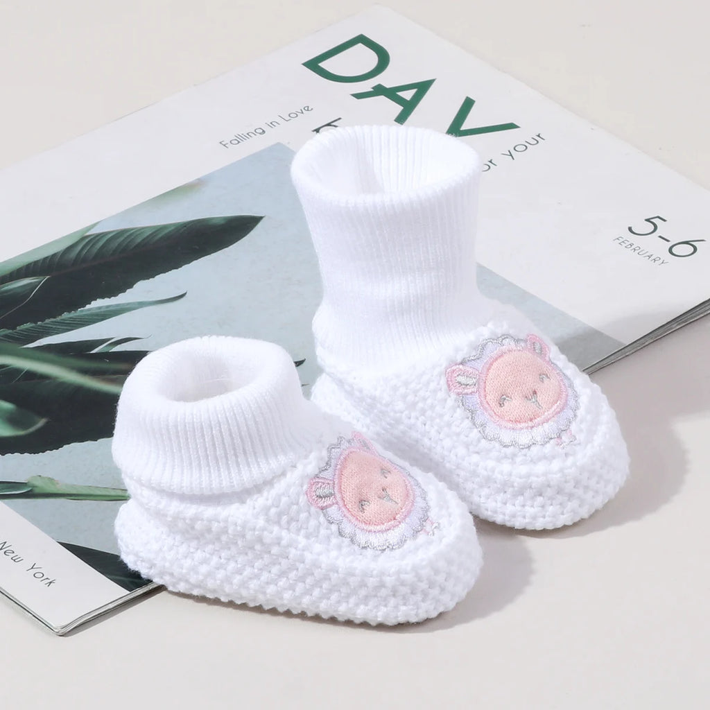 Autumn and Winter 0-6 Months Handmade Knitted Baby Wool Shoes Perfect for Newborns and Full-Month Babies Won't Come Off