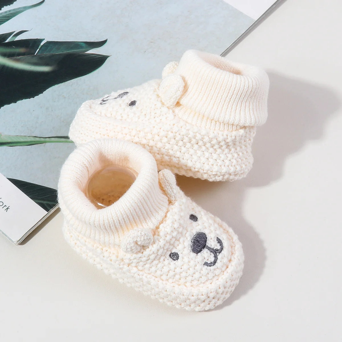 Autumn and Winter 0-6 Months Handmade Knitted Baby Wool Shoes Perfect for Newborns and Full-Month Babies Won't Come Off