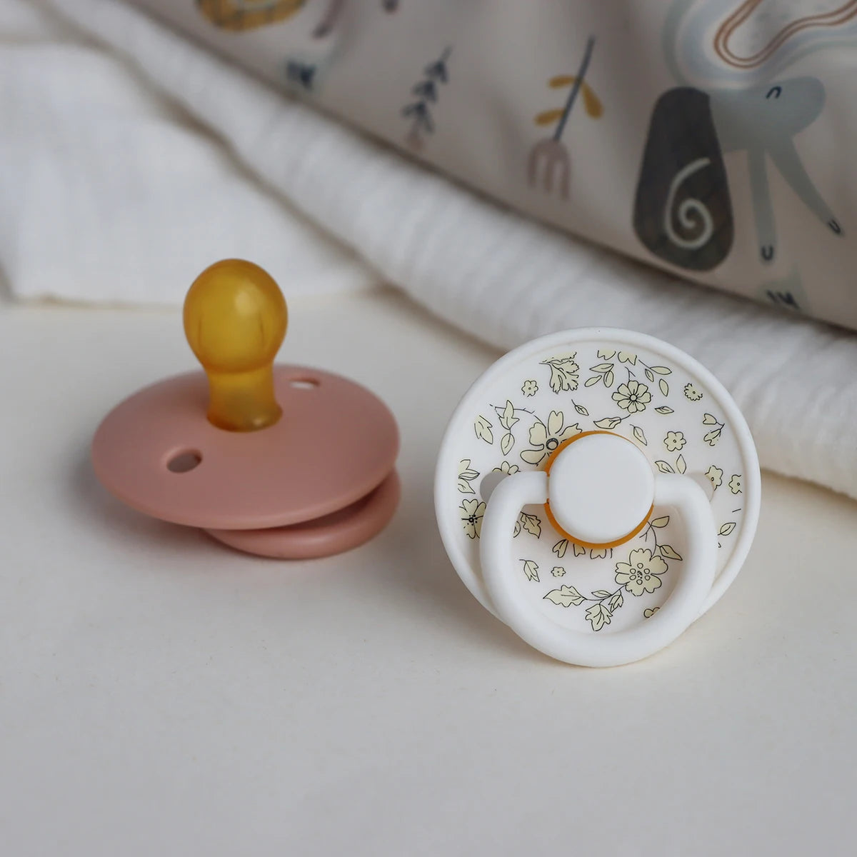 Erduo Floral Newborn Infant Baby Care Shower Gift Latex Rubber Sucking Nipple Pacifier Babies Soother Dummy Pacifiers for Baby 0
