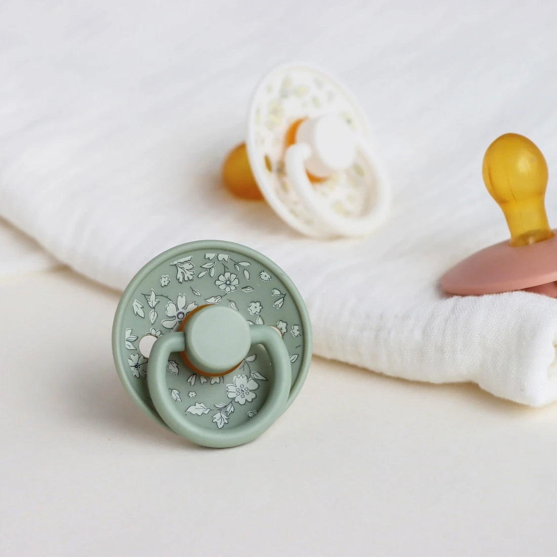 Erduo Floral Newborn Infant Baby Care Shower Gift Latex Rubber Sucking Nipple Pacifier Babies Soother Dummy Pacifiers for Baby 0