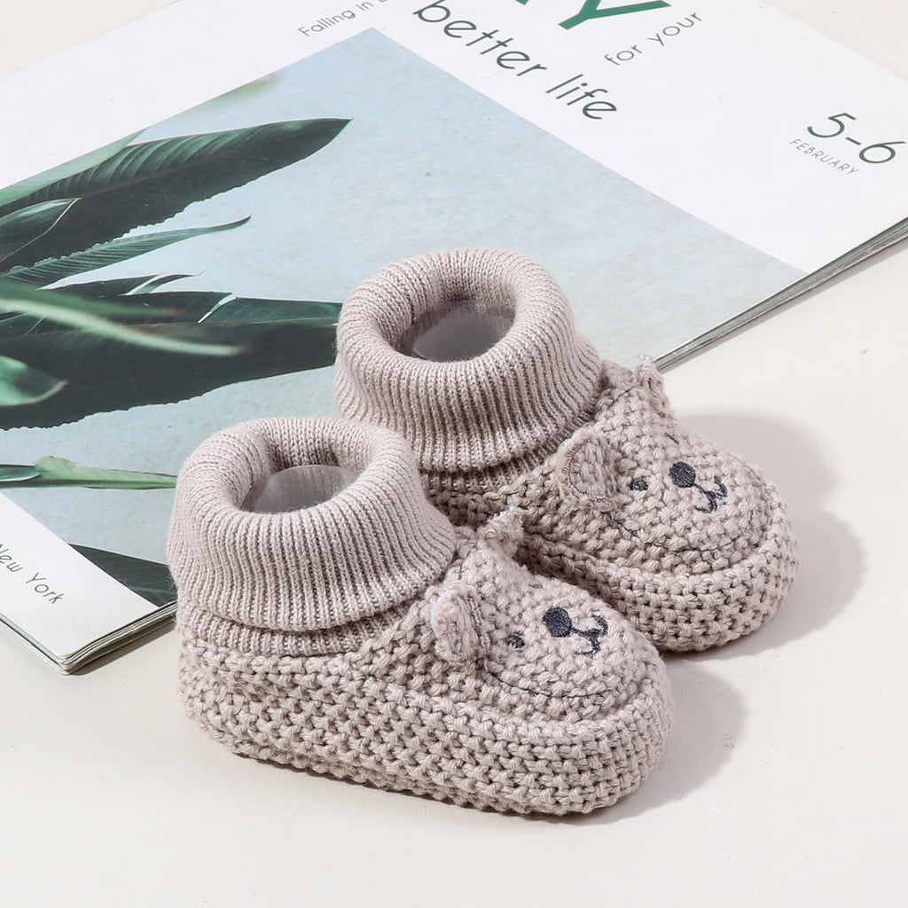 Autumn and Winter 0-6 Months Handmade Knitted Baby Wool Shoes Perfect for Newborns and Full-Month Babies Won't Come Off