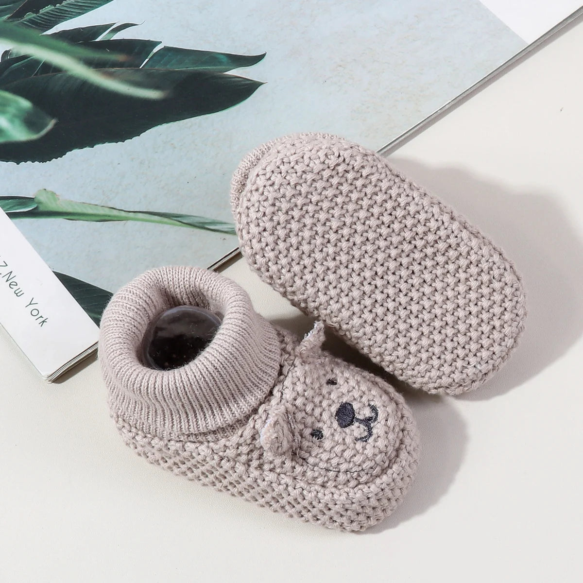 Autumn and Winter 0-6 Months Handmade Knitted Baby Wool Shoes Perfect for Newborns and Full-Month Babies Won't Come Off