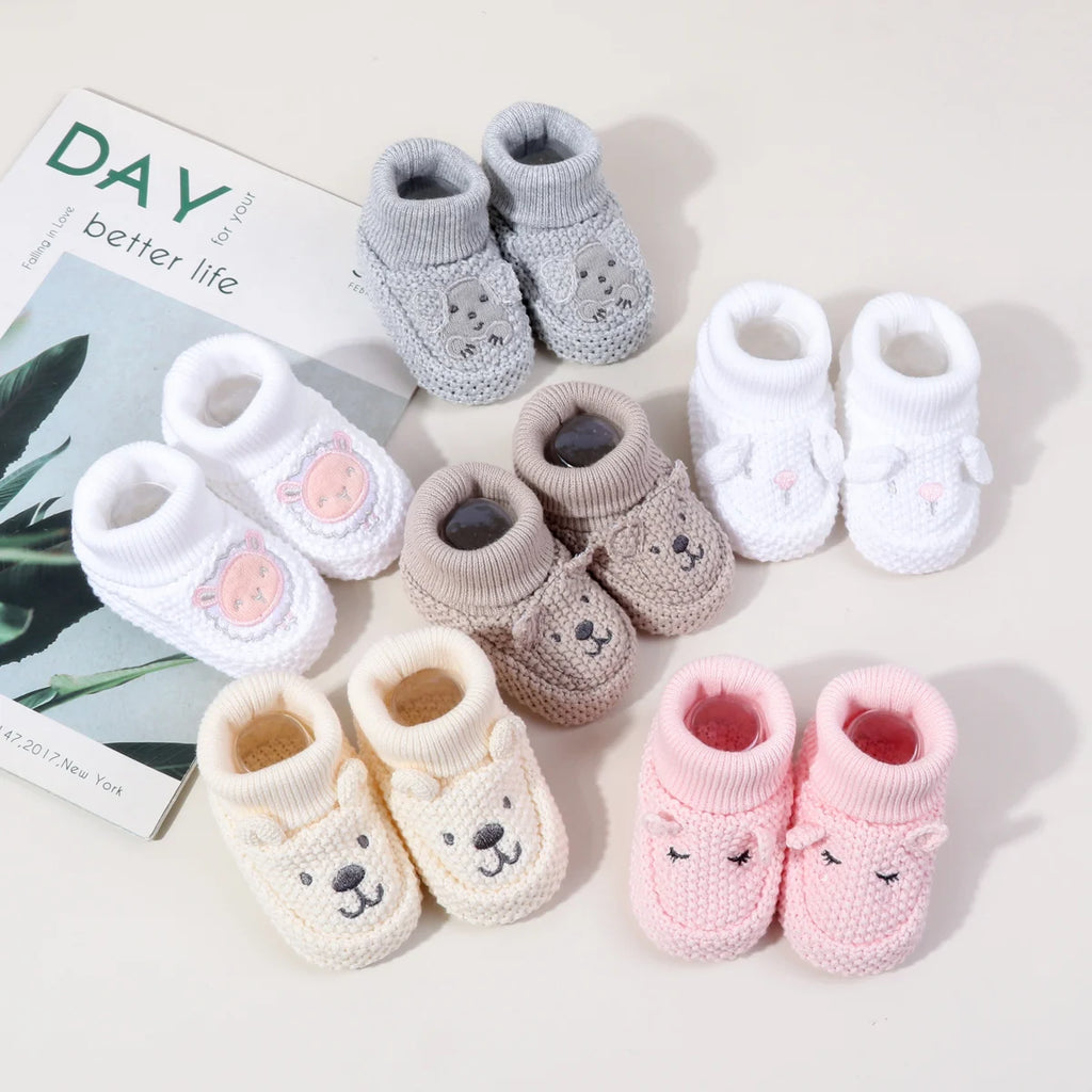 Autumn and Winter 0-6 Months Handmade Knitted Baby Wool Shoes Perfect for Newborns and Full-Month Babies Won't Come Off
