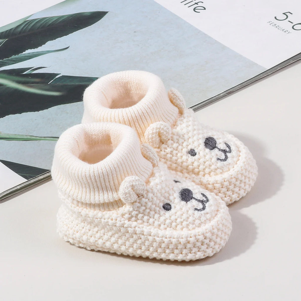 Autumn and Winter 0-6 Months Handmade Knitted Baby Wool Shoes Perfect for Newborns and Full-Month Babies Won't Come Off