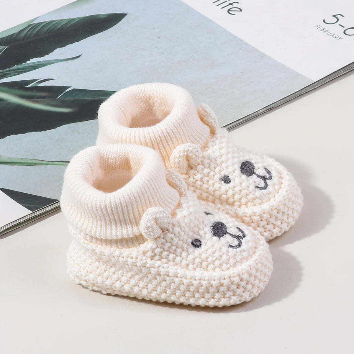 Autumn and Winter 0-6 Months Handmade Knitted Baby Wool Shoes Perfect for Newborns and Full-Month Babies Won't Come Off