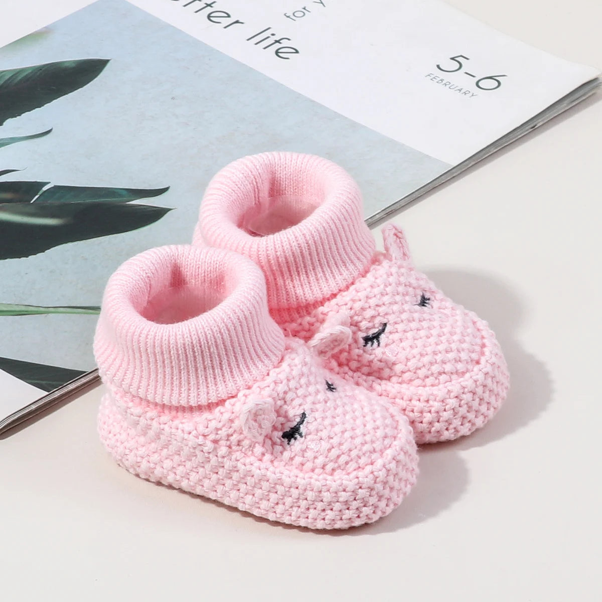 Autumn and Winter 0-6 Months Handmade Knitted Baby Wool Shoes Perfect for Newborns and Full-Month Babies Won't Come Off