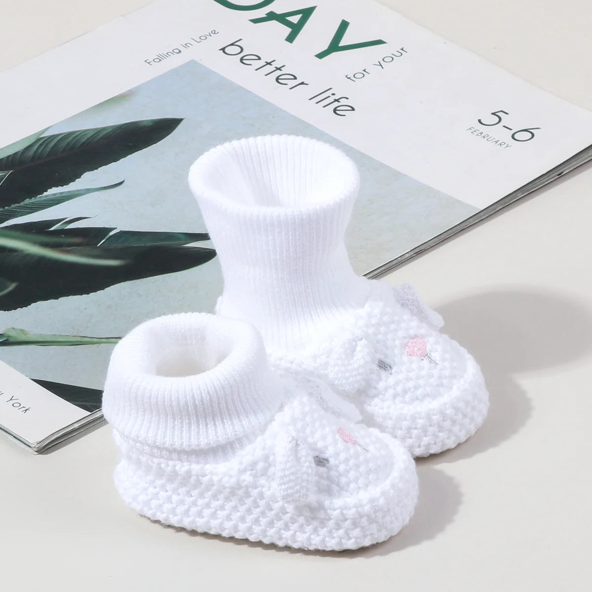 Autumn and Winter 0-6 Months Handmade Knitted Baby Wool Shoes Perfect for Newborns and Full-Month Babies Won't Come Off