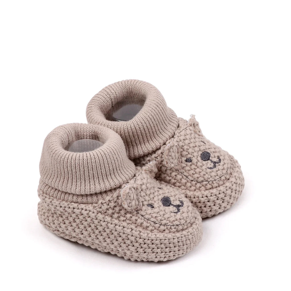 Autumn and Winter 0-6 Months Handmade Knitted Baby Wool Shoes Perfect for Newborns and Full-Month Babies Won't Come Off
